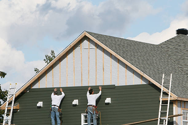 Professional Siding Replacement technician working in Robbinsville, NJ